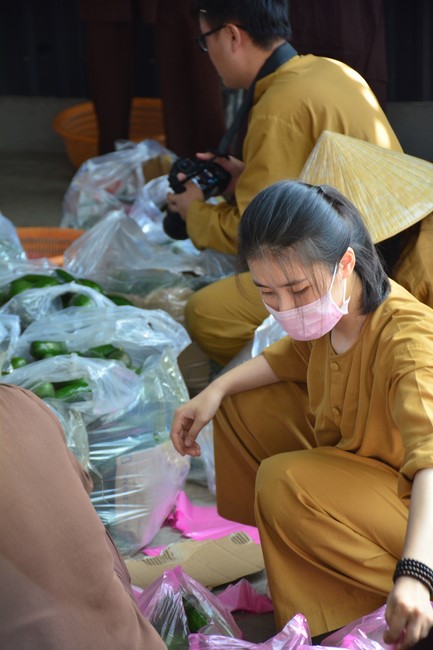 Continuing to support people in need in the Covid-19 pandemic of Hoang Phap Pagoda (series 4)
